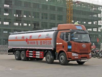 解放J6M前四后八運(yùn)油車