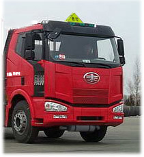解放J6M前四后八運(yùn)油車