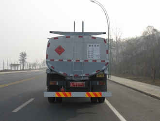 福田歐曼小三軸22-26立方運(yùn)油車