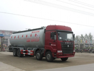 重汽豪沃前四后八36.6立方粉粒物料運(yùn)輸車(chē)
