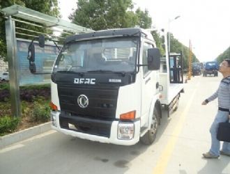 國四東風(fēng)勁勇豪華平板運(yùn)輸車