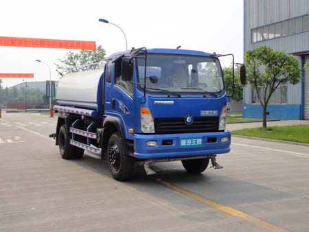 國(guó)四中國(guó)重汽4.9噸灑水車，安全舒適，結(jié)實(shí)耐用