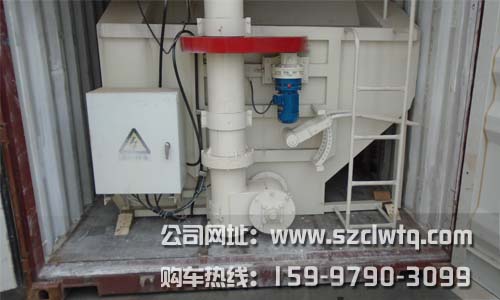 裝在20尺集裝箱內(nèi)的3噸電動(dòng)式散裝飼料罐車圖片