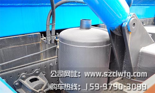 東風(fēng)多利卡D9吸污車配備洗手裝置水箱