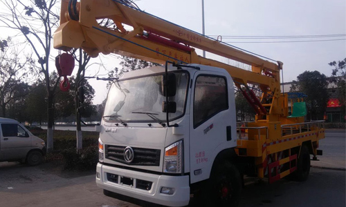 東風(fēng)國(guó)五天燃?xì)飧呖兆鳂I(yè)車(chē)