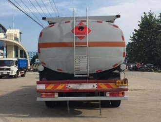 國五解放前四后八29方運(yùn)油車