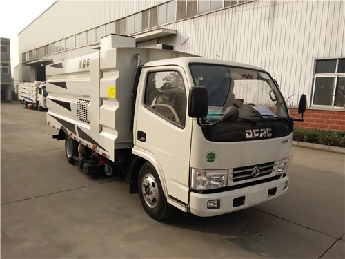 東風(fēng)銳鈴3308軸距吸塵車