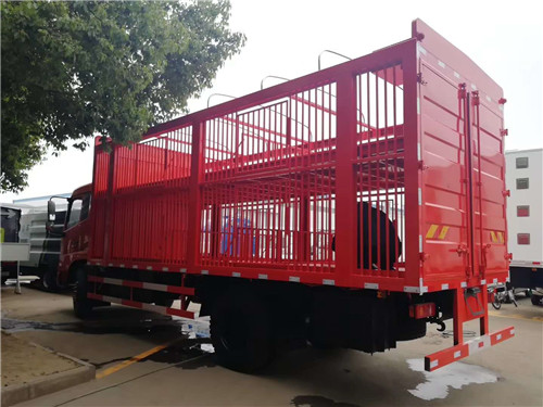 東風(fēng)天錦箱體6.75米倉(cāng)柵式運(yùn)豬車(chē)