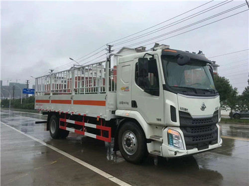 東風(fēng)柳汽廂長(zhǎng)6.8米氣瓶運(yùn)輸車(chē)