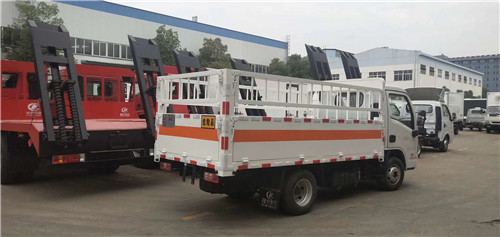 躍進(jìn)小福星廂長(zhǎng)3.48米柴油氣瓶運(yùn)輸車