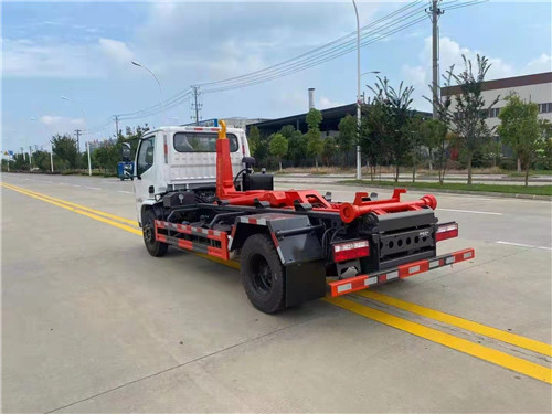 國六南駿低入口（地下室） 建筑勾臂垃圾車